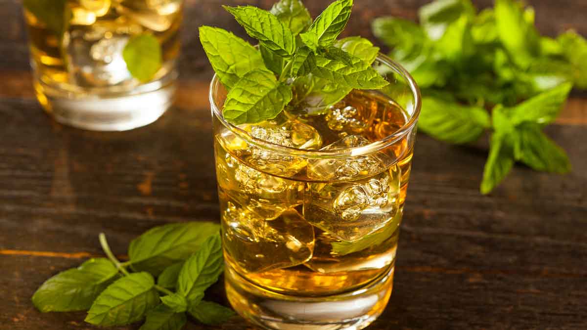 8 Best Summer Whiskey Cocktails Every Gentleman Should Try (Part 1)